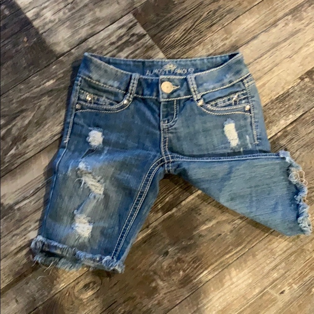 Very nice almost famous Jean shorts